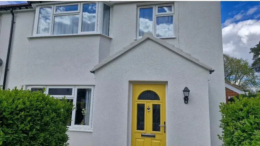 Finished silicone-rendered home by Mucina External Works